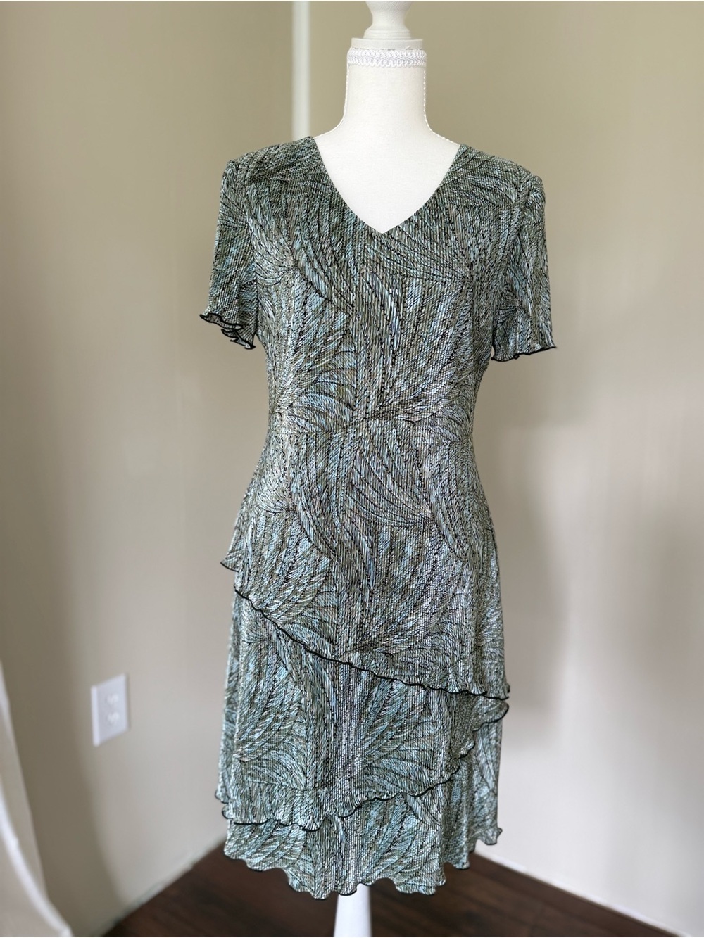 Vintage Midi Dress Green Patterned V-Neck Ruffle Asymmetrical Tiered Shimmer - Picture 2 of 10
